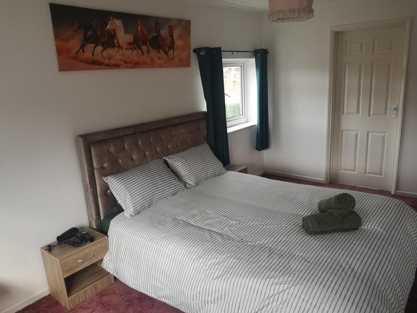 Mossbank House Luton Airport Hotel Kültér fotó